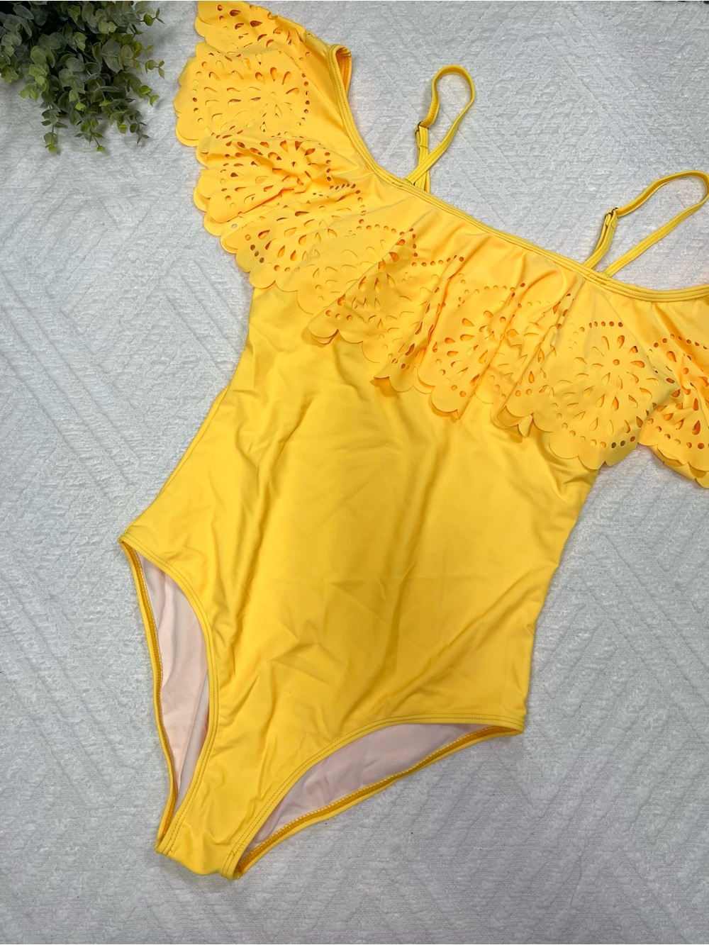 Holipick Yellow Off-the-Shoulder One-Piece Swimsuit with Eyelet Ruffle Size L